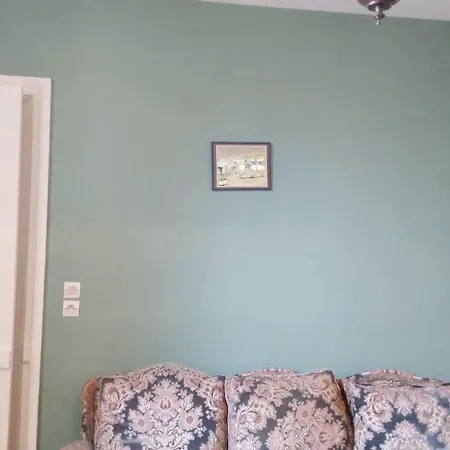 Дом отдыха Maison Spacieuse Avec Jardin A Lathus-saint-remy, 160 M², Barbecue *