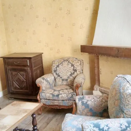 Дом отдыха Maison Spacieuse Avec Jardin A Lathus-saint-remy, 160 M², Barbecue *
