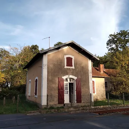 Maison Spacieuse Avec Jardin A Lathus-saint-remy, 160 M², Barbecue Lathus-Saint-Remy