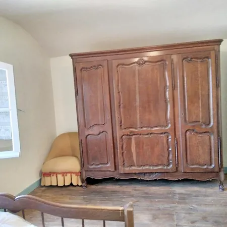 Дом отдыха Maison Spacieuse Avec Jardin A Lathus-saint-remy, 160 M², Barbecue