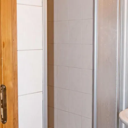 Maison Spacieuse Avec Jardin A Lathus-saint-remy, 160 M², Barbecue 度假居 Lathus-Saint-Remy
