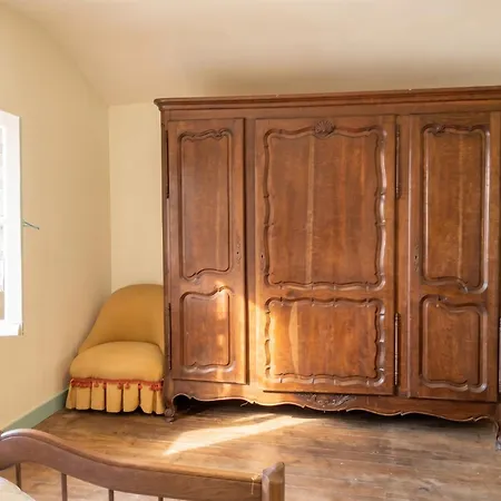 Maison Spacieuse Avec Jardin A Lathus-saint-remy, 160 M², Barbecue