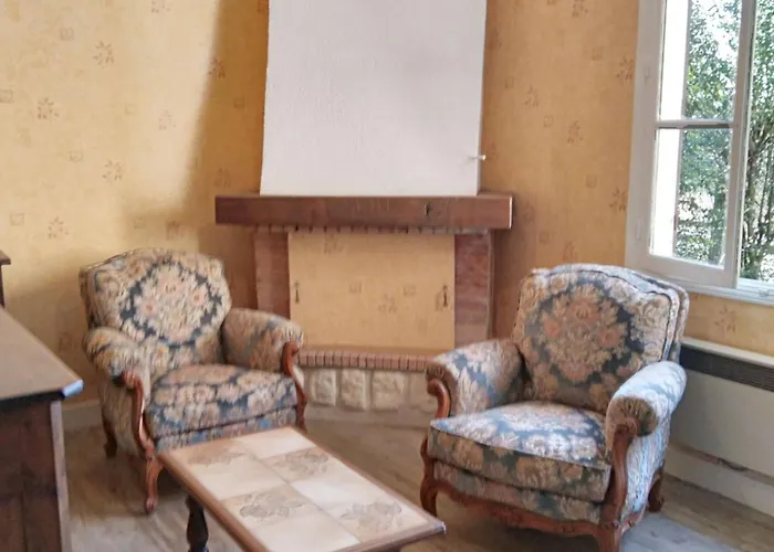 Maison Spacieuse Avec Jardin A Lathus-Saint-Remy, 160 M², Barbecue Nyaraló Lathus-Saint-Remy